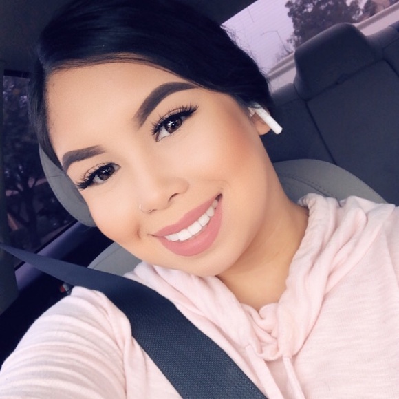 Profile Picture of Itzel Garcia (@itzeelgarciaa) on Poshmark
