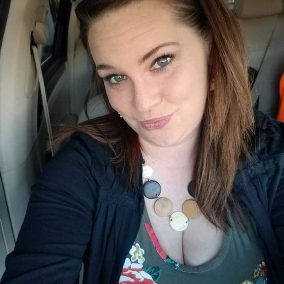 Profile Picture of Erin Whitlow (@erinwhitlow1) on Poshmark
