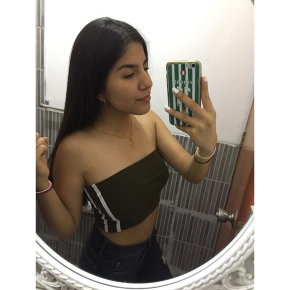 Profile Picture of Johanna Bazán (@johannabazan) on Poshmark