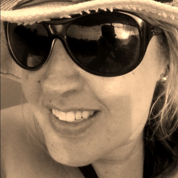 Profile Picture of Amy Aspenwall (@aspenwam) on Poshmark