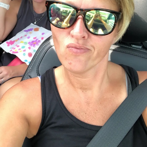 Profile Picture of Jamie Reinhardt (@jamie_reinhardt) on Poshmark