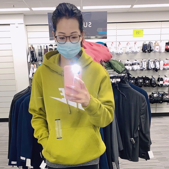 Profile Picture of Lisa Lin (@lisalin727) on Poshmark