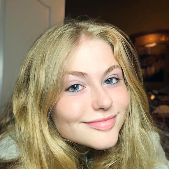 Profile Picture of Bailey Bracewell (@baileybracewell) on Poshmark