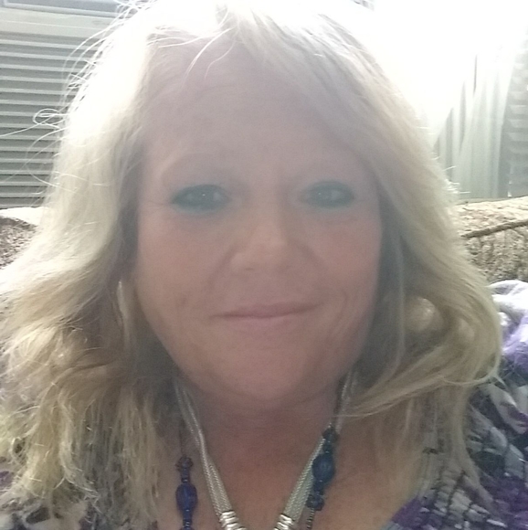 Profile Picture of Sandra Uriegas (@smile7866) on Poshmark