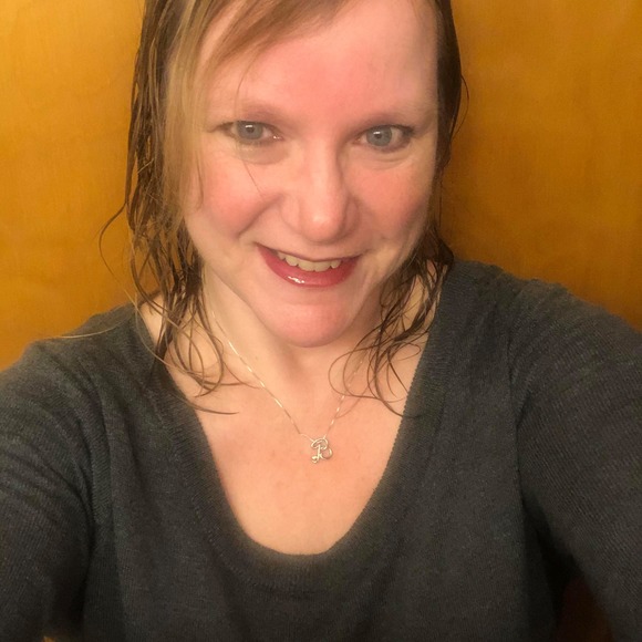 Profile Picture of Beverly Harsted (@beverlyharsted) on Poshmark