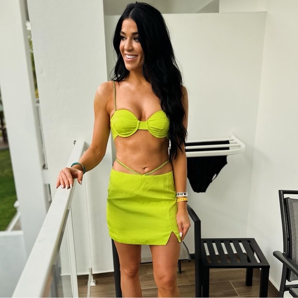 Profile Picture of Whitney Cullen (@whitneyj2491) on Poshmark