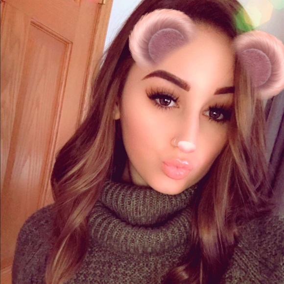 Profile Picture of Hailey Bloedow (@haileybloedow99) on Poshmark