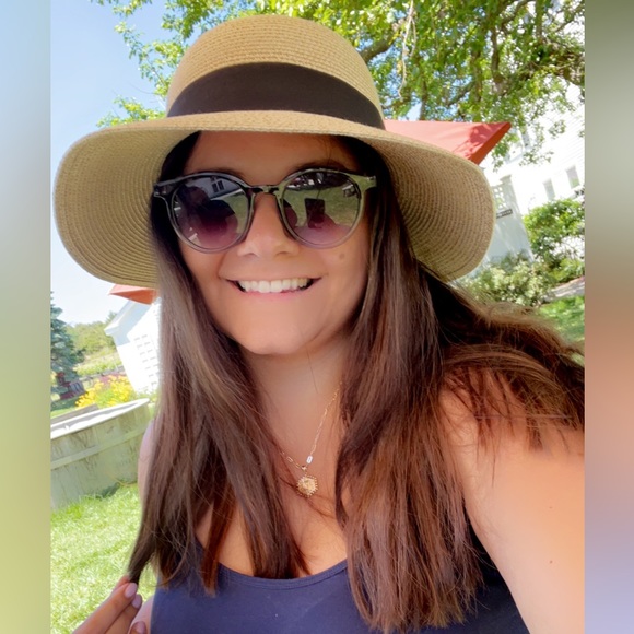 Profile Picture of Danielle Ferranti (@dferranti413) on Poshmark