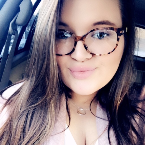 Profile Picture of Allison Boroski (@boroski11) on Poshmark