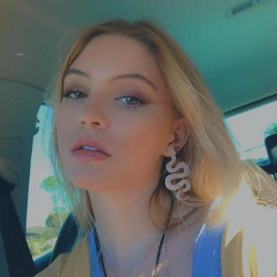Profile Picture of Caroline Connell🔮🩸 (@carolineconell) on Twitter
