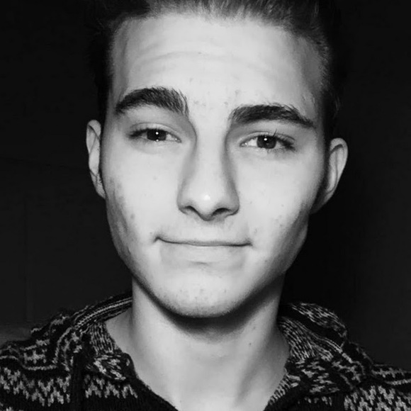 Profile Picture of Daniel Lorenz (@itisdannylorenz) on Poshmark