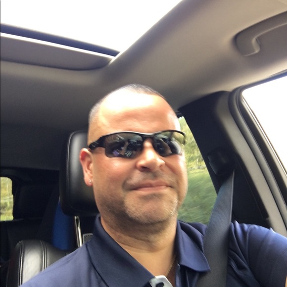 Profile Picture of Ray Sanchez (@rsehfd00) on Poshmark