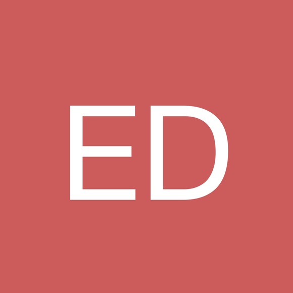 Profile Picture of Erin Daruszka (@edaruszka) on Poshmark
