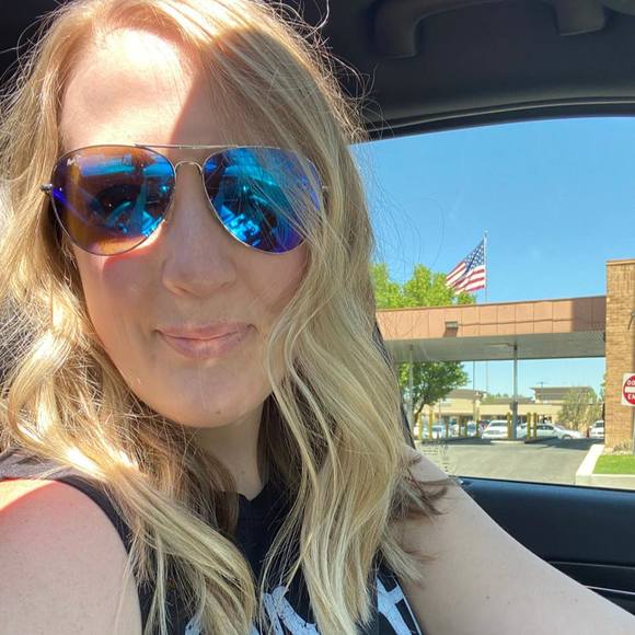 Profile Picture of Taylor Gaarder (@taylorgaarder) on Poshmark