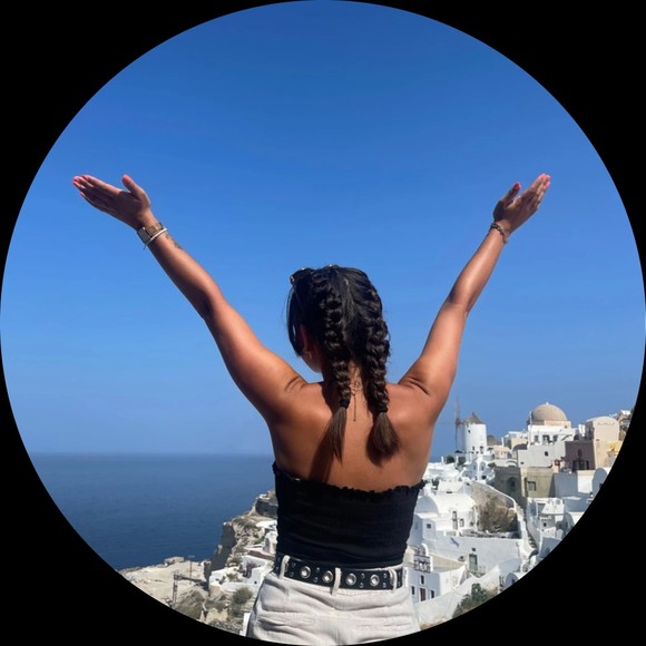 Profile Picture of Laurence howell Howell (@laurencehow) on Poshmark