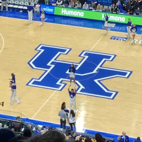 Profile Picture of Bobbie Eubanks (@b8brown) on Poshmark