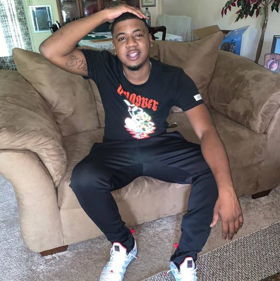 Profile Picture of Eric Robinson (@ericrobinson913) on Poshmark