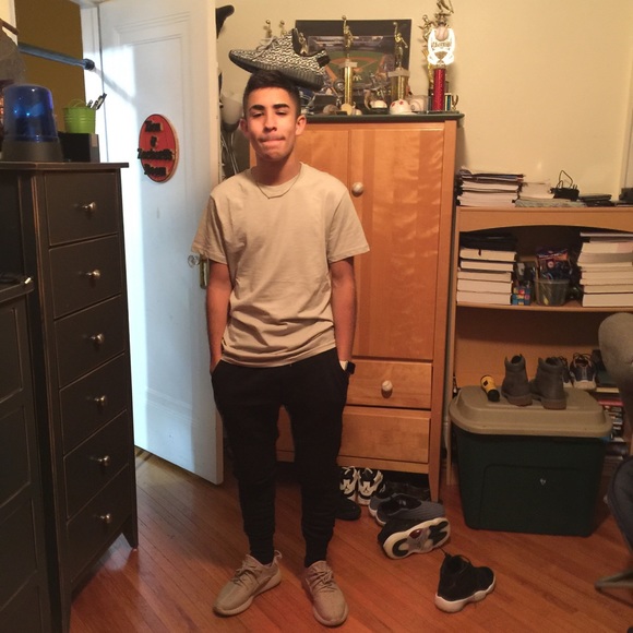 Profile Picture of David zion Quintero (@dzqthe3) on Poshmark