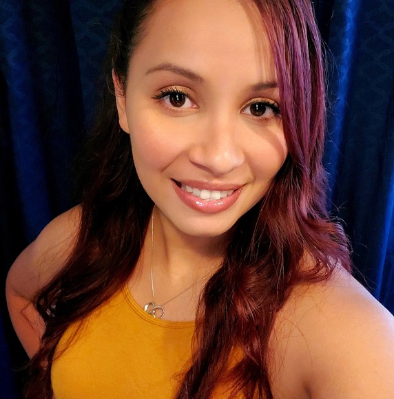 Profile Picture of Maximalee De leon (@maximalee01) on Poshmark