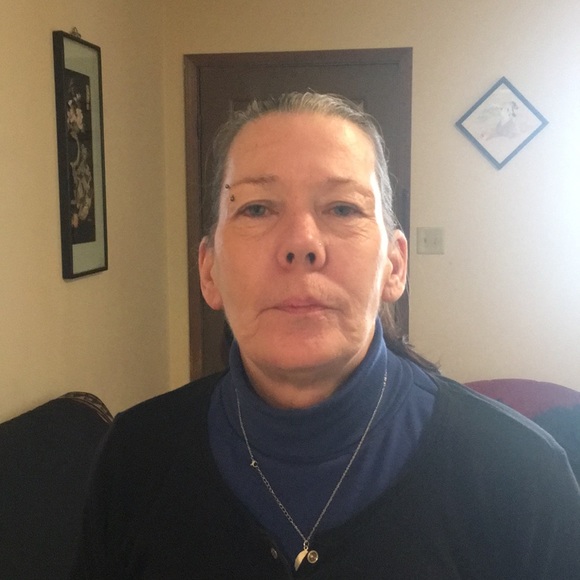 Profile Picture of Laurie Austill (@laustill) on Poshmark