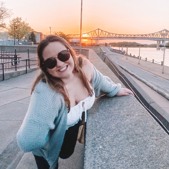 Profile Picture of Hannah Borgstahl (@hannahborgstahl) on Poshmark