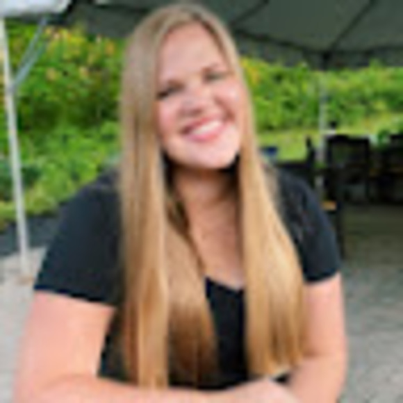 Profile Picture of Katie Kurilko (@katiekurilko) on Poshmark