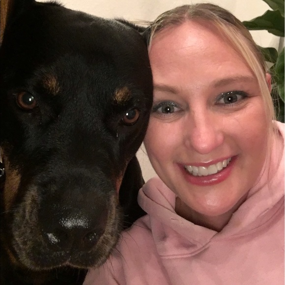 Profile Picture of Tina Jaworski (@tinamarie313) on Poshmark