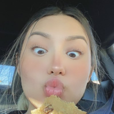 Profile Picture of LoLo 🌺 (@LorelyPartida) on Twitter