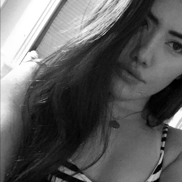 Hannah Bradshaw - Poshmark Profile Picture of Hannah Bradshaw (@hbshaw) on Poshmark