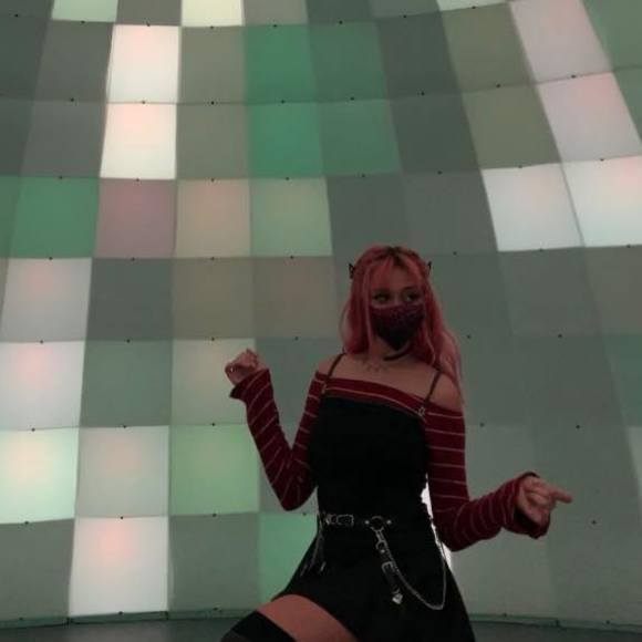 Profile Picture of Josephine Tingley (@vocalvanity) on Poshmark