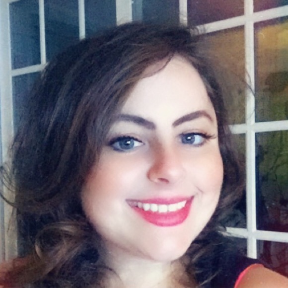 Profile Picture of Deb Jakala (@thrifty_chic423) on Poshmark