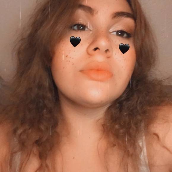Profile Picture of Ashley Doser (@ashley_doser) on Poshmark