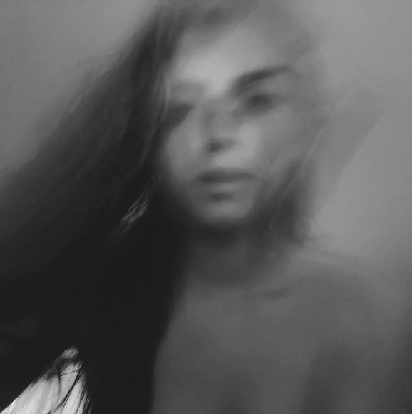 Profile Picture of Taryn Mindt (@tarynmindt) on Poshmark