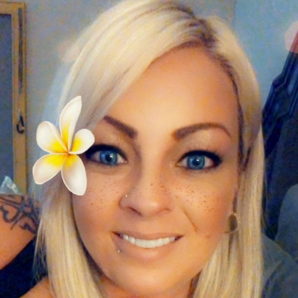 Profile Picture of Jacqueline Fischer (@jgfischer2011) on Poshmark