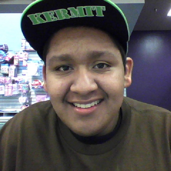 Profile Picture of Juan Cardeans (@cardenastubby68) on Poshmark