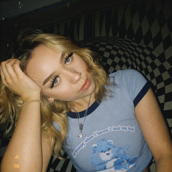 Profile Picture of Ysabella Branker (@ysabranker) on Poshmark