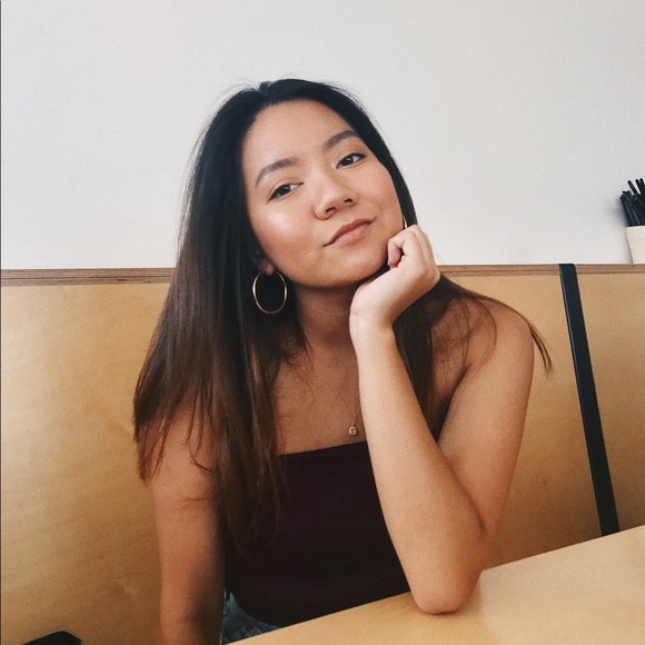 Profile Picture of Chezca Buiser (@xchezca) on Poshmark