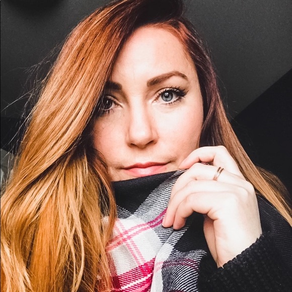 Profile Picture of Katelyn Mcfarlane (@katelynmcfar470) on Poshmark