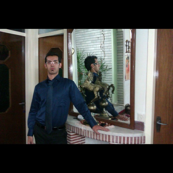 Profile Picture of Farzad Arfaee (@farzadi) on Poshmark