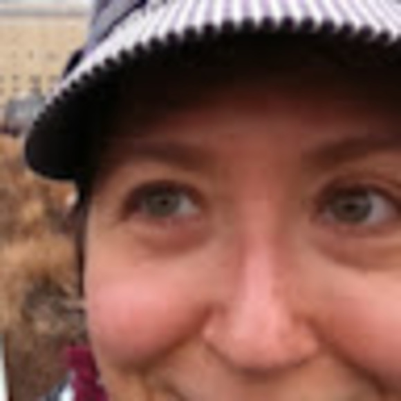 Profile Picture of Debbie Baer (@dbwillard) on Poshmark