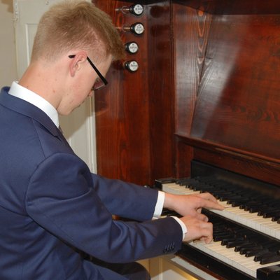 Profile Picture of Tom Tobias Herling (@Mitobima) on Twitter