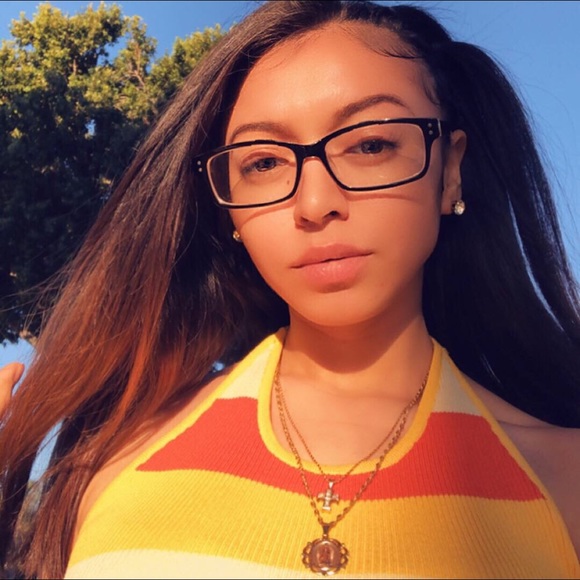 Profile Picture of Ruthie Jaramillo (@ruthaang) on Poshmark