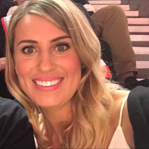 Profile Picture of Lisa Kreder (@lisa_kreder) on Poshmark