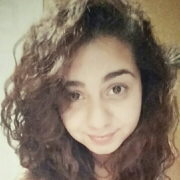 Profile Picture of Yolanda Jauregui (@yoli_13) on Poshmark