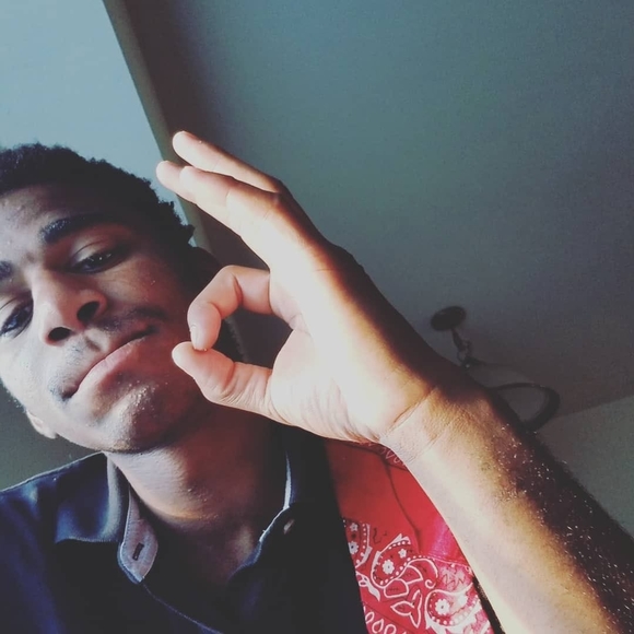 Profile Picture of Devin Farris (@devinfarris38) on Poshmark
