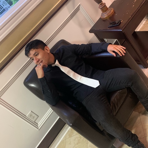Profile Picture of Kevin Romero (@kevinromero_) on Poshmark