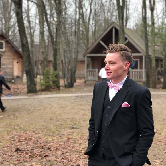 Profile Picture of Josh Backhus (@joshuabackhus) on Poshmark