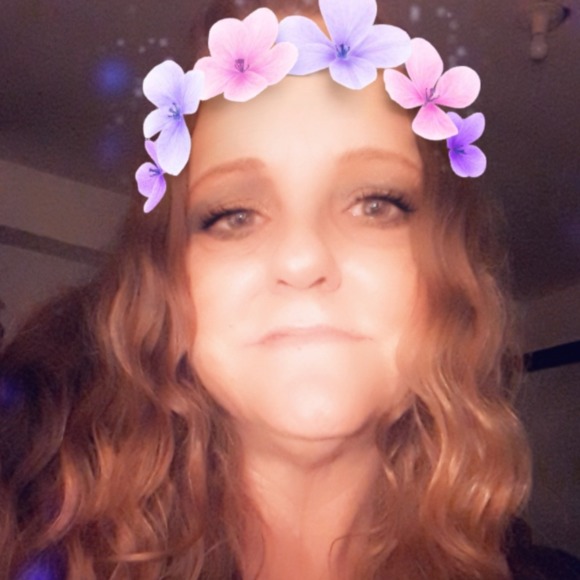 Profile Picture of Tammy Hintz (@misstammy53) on Poshmark