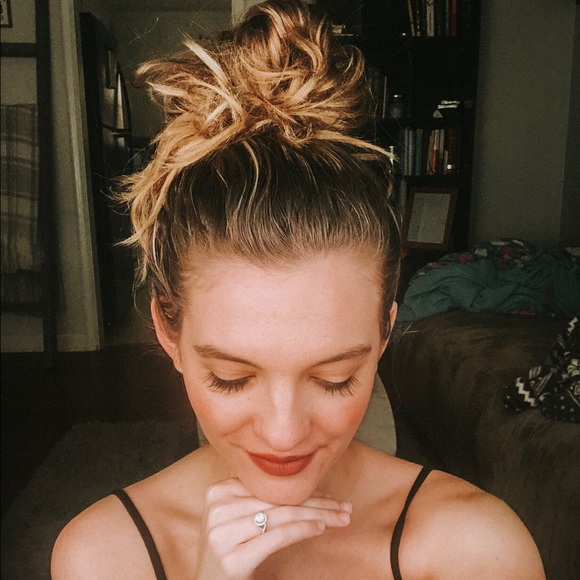 Profile Picture of Rachel Wolcott (@ralisonw) on Poshmark