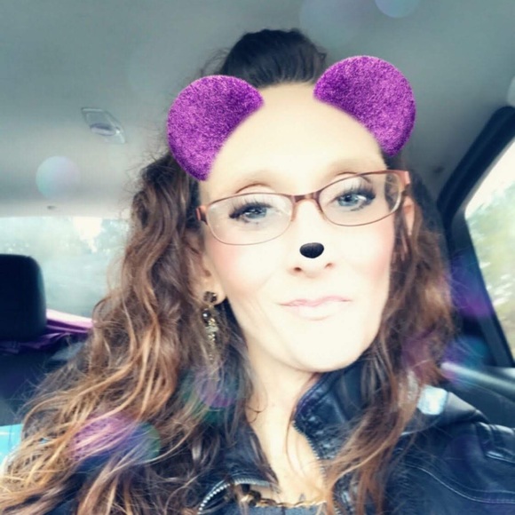 Profile Picture of Jessica Styron (@jaykelson) on Poshmark